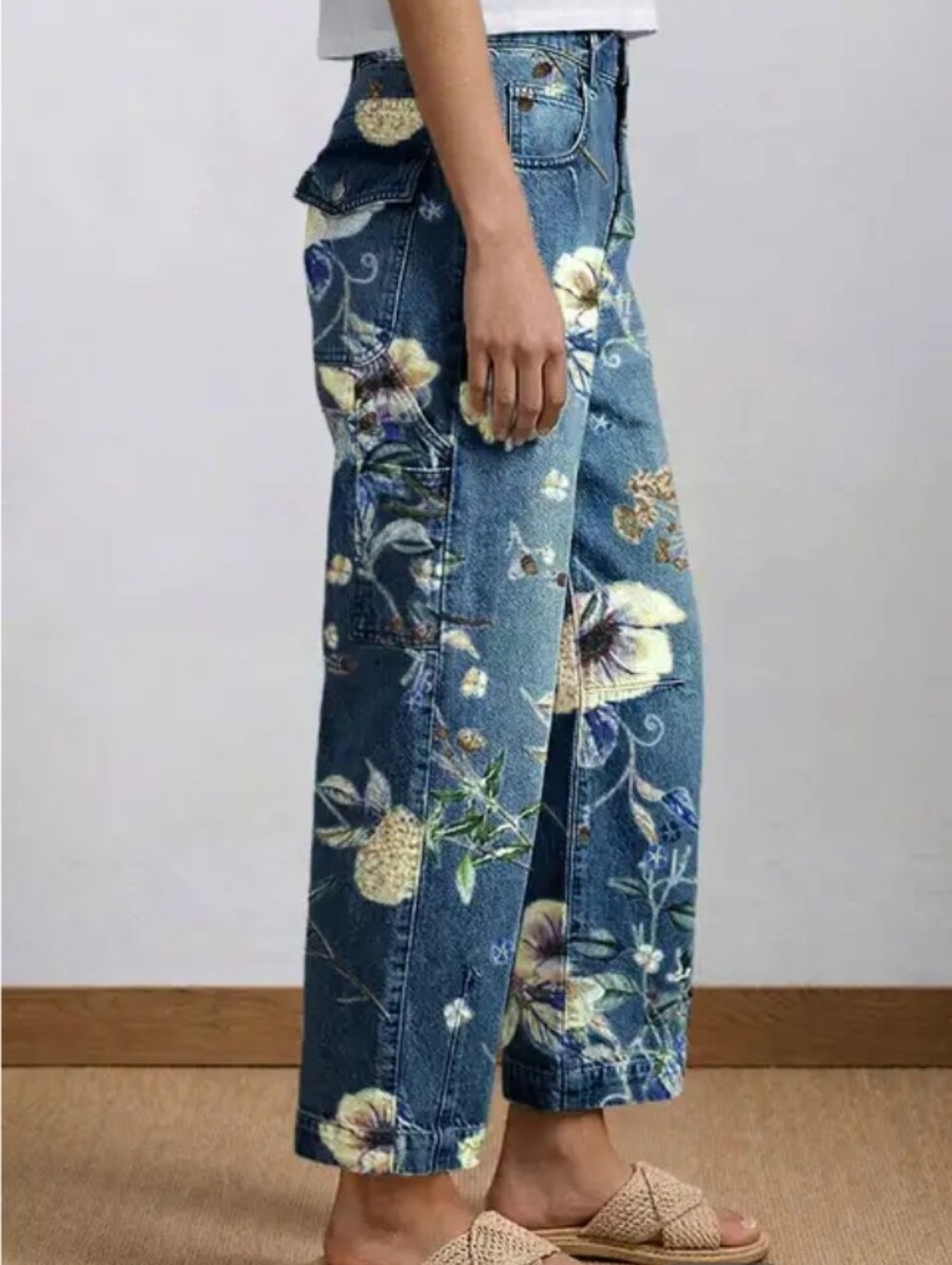 Flamingals Floral Print Flap Pocket Mid Rise Barrel Leg Crop Jeans NWT - Picture 2 of 12